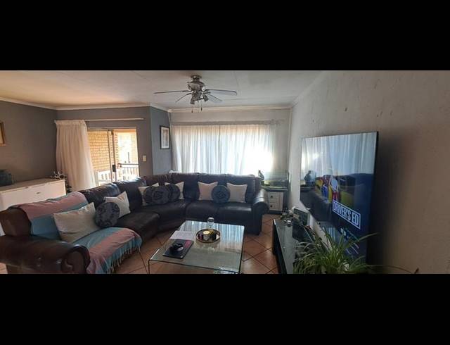 2 BEDROOM TOWNHOUSE FOR SALE IN BOKSBURG NORTH